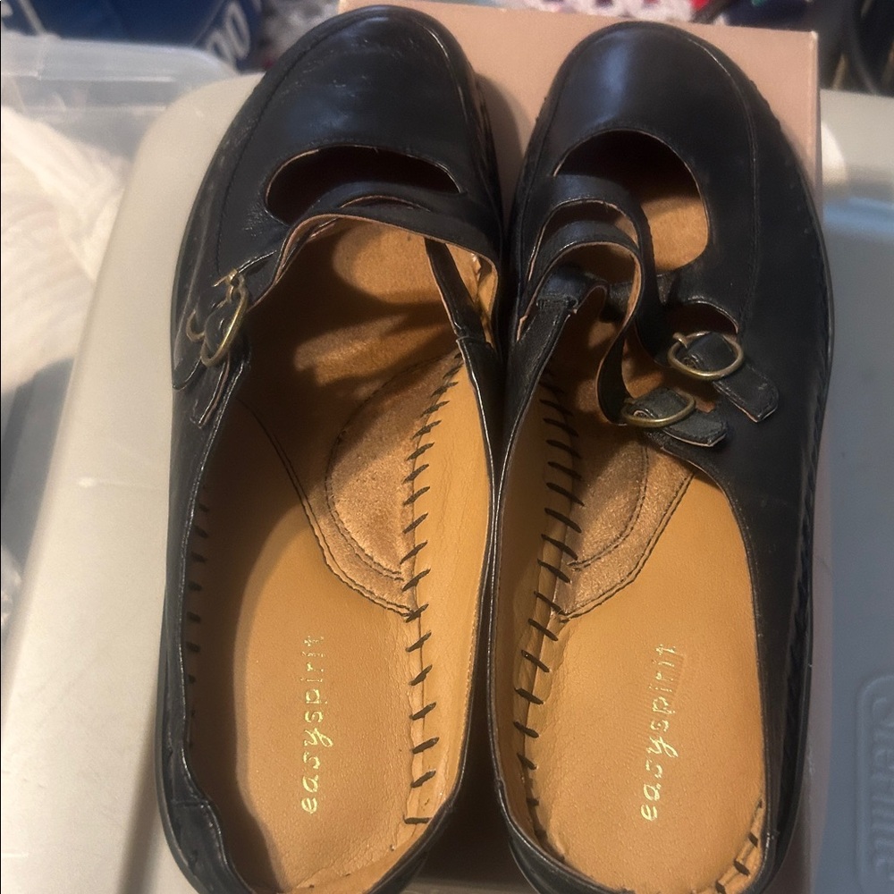 Easy Spirit Black Leather Flats